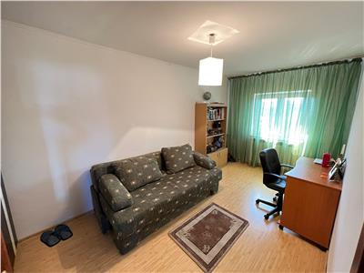 Apartament 3 camere, zona Teatru, etaj 3 , renovat si mobilat complet