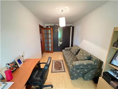 Apartament 3 camere, zona Teatru, etaj 3 , renovat si mobilat complet