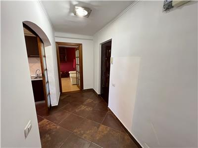 Apartament 3 camere, zona Teatru, etaj 3 , renovat si mobilat complet