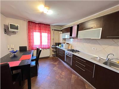Apartament 3 camere, zona Teatru, etaj 3 , renovat si mobilat complet