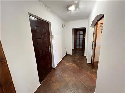 Apartament 3 camere, zona Teatru, etaj 3 , renovat si mobilat complet