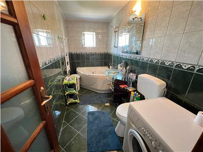 Apartament 3 camere, zona Teatru, etaj 3 , renovat si mobilat complet