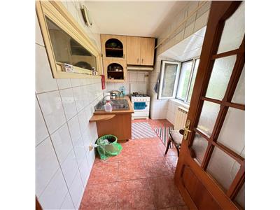 Apartament 2 camere, 60mp, etaj 3/3 cu acoperis, zona 2 Stejari