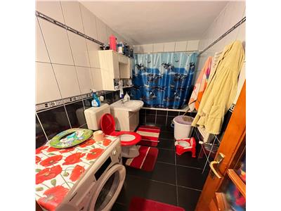 Apartament 2 camere, 60mp, etaj 3/3 cu acoperis, zona 2 Stejari