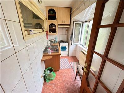 Apartament 2 camere, 60mp, etaj 3/3 cu acoperis, zona 2 Stejari