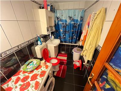Apartament 2 camere, 60mp, etaj 3/3 cu acoperis, zona 2 Stejari