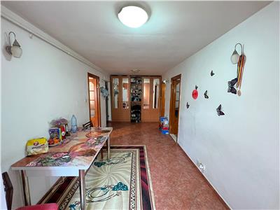 Apartament 2 camere, 60mp, etaj 3/3 cu acoperis, zona 2 Stejari