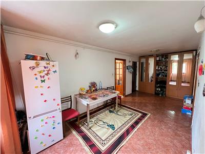 Apartament 2 camere, 60mp, etaj 3/3 cu acoperis, zona 2 Stejari