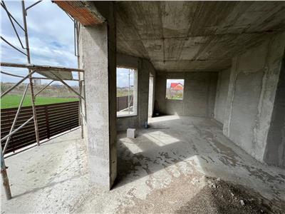Casa P+M la rosu de vanzare in zona Fan Curier