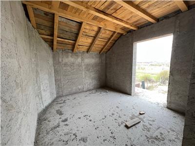 Casa P+M la rosu de vanzare in zona Fan Curier