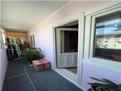 Apartament 3 camere,etaj 2, zona 2 Stejari