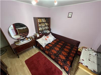 Apartament 3 camere,etaj 2, zona 2 Stejari