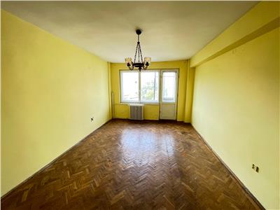 Apartament 3 camere, zona Primarie, 76mp , etaj 3 /4 necesita renovare