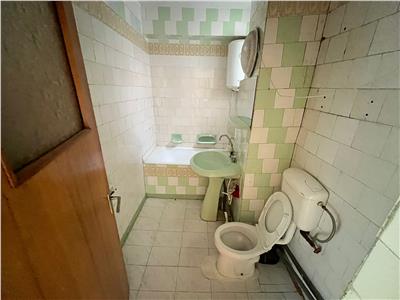 Apartament 3 camere, zona Primarie, 76mp , etaj 3 /4 necesita renovare