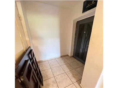Apartament 3 camere,etaj 3, CT, izolat, zona  Pompieri