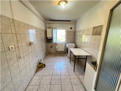 Apartament 3 camere,etaj 3, CT, izolat, zona  Pompieri
