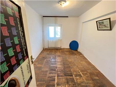 Apartament 3 camere,etaj 3, CT, izolat, zona  Pompieri