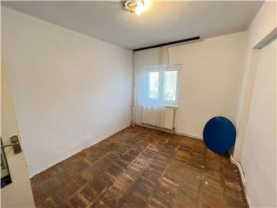 Apartament 3 camere,etaj 3, CT, izolat, zona  Pompieri