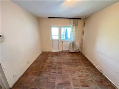 Apartament 3 camere,etaj 3, CT, izolat, zona  Pompieri
