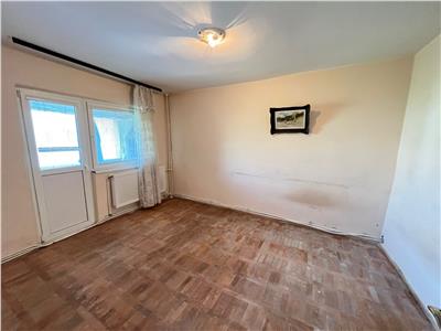 Apartament 3 camere,etaj 3, CT, izolat, zona  Pompieri
