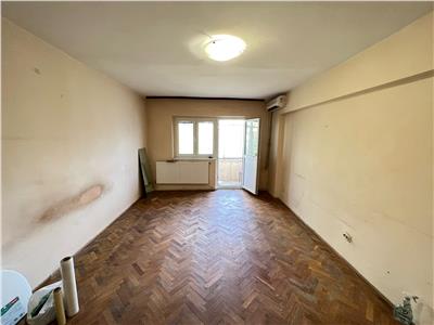 Apartament 3 camere,etaj 3, CT, izolat, zona  Pompieri