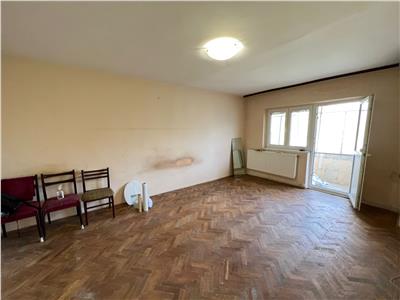 Apartament 3 camere,etaj 3, CT, izolat, zona  Pompieri