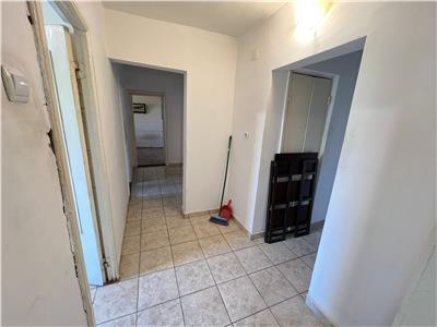 Apartament 3 camere,etaj 3, CT, izolat, zona  Pompieri