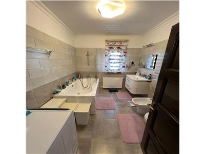 Apartament 4 camere, 105mp utili de vanzare in Focsani Nord