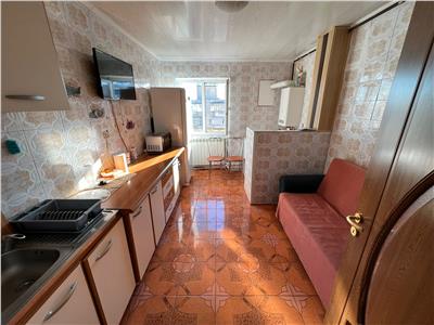 Apartament 2 zona Comisariat  Sala Polivalenta etaj 10 renovat