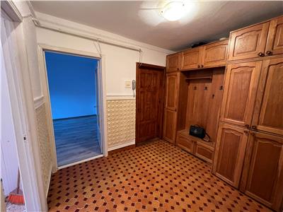 Apartament 2 camere, etaj 1,zoan Liceul Economic
