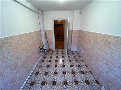 Apartament 2 camere, etaj 1,zoan Liceul Economic