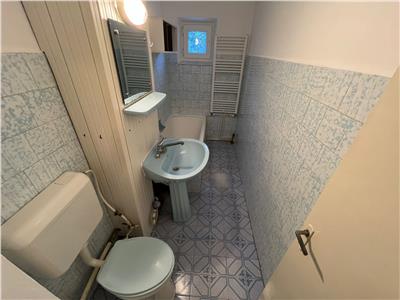 Apartament 2 camere, etaj 1,zoan Liceul Economic