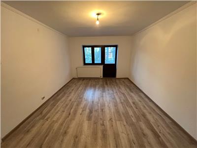 Apartament 2 camere, etaj 1,zoan Liceul Economic