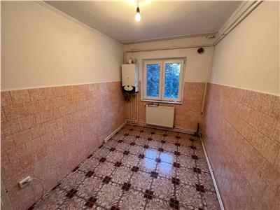 Apartament 2 camere, etaj 1,zoan Liceul Economic