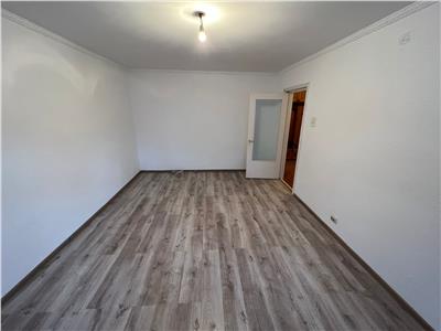 Apartament 2 camere, etaj 1,zoan Liceul Economic