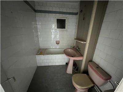Apartament 3 camere, ultracentral, etaj 6, vedere Bulevard