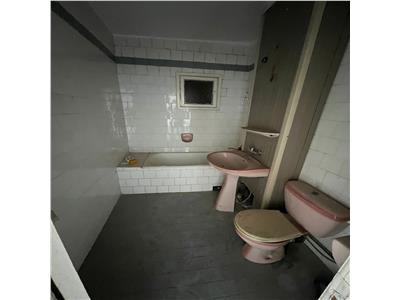 Apartament 3 camere, ultracentral, etaj 6, vedere Bulevard