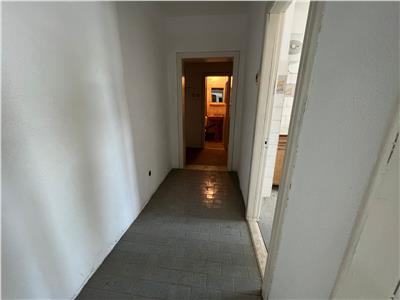 Apartament 3 camere, ultracentral, etaj 6, vedere Bulevard