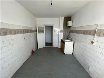Apartament 3 camere, ultracentral, etaj 6, vedere Bulevard