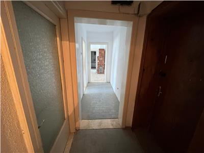 Apartament 3 camere, ultracentral, etaj 6, vedere Bulevard