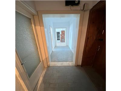 Apartament 3 camere, ultracentral, etaj 6, vedere Bulevard