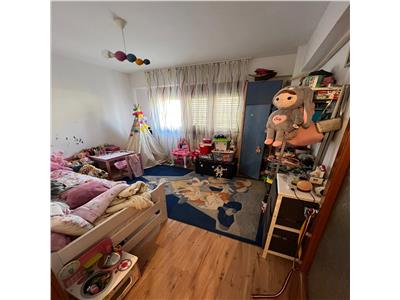 Apartament 3 camere, etaj 2, zona Zimbru , 1 loc de parcare