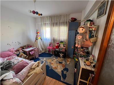 Apartament 3 camere, etaj 2, zona Zimbru , 1 loc de parcare