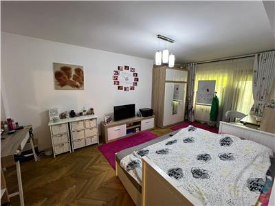 Apartament 3 camere, etaj 2, zona Zimbru , 1 loc de parcare