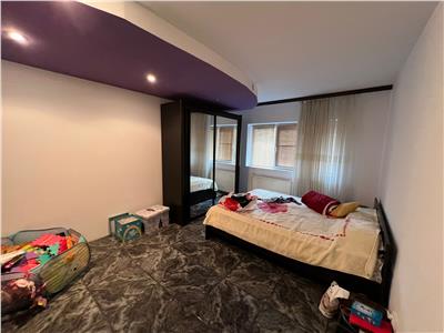 Spatiu comercial + apartament de vanzare zona Independentei