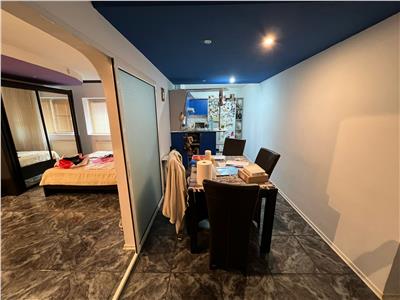 Spatiu comercial + apartament de vanzare zona Independentei