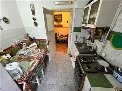 Apartament 3 camere, de vanzare pe Bdul Bucuresti Sud