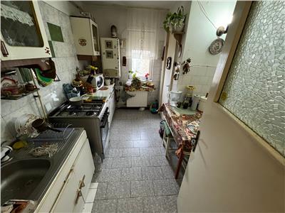 Apartament 3 camere, de vanzare pe Bdul Bucuresti Sud