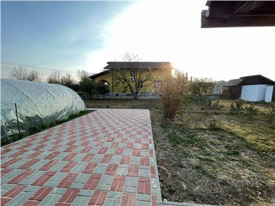 Casuta de 50mp de vanzare + teren 1200mp in Campineanca