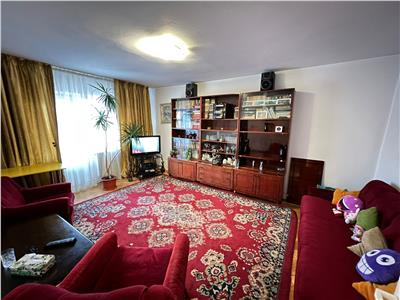 Apartament 3 camere, etaj 2, zona Pompieri de vanzare
